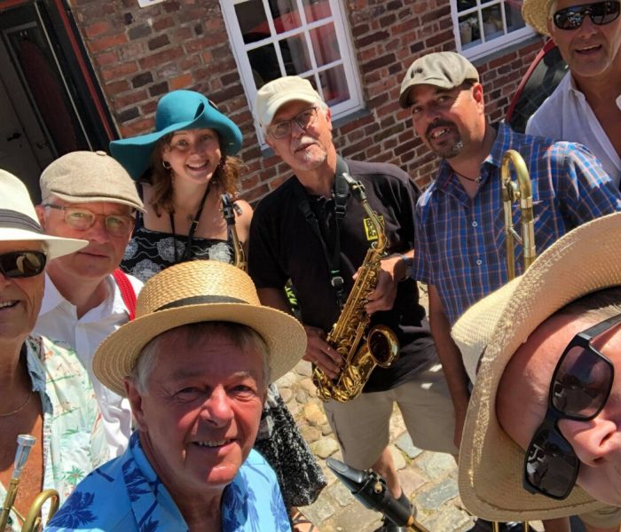 37886244_852091771657987_822028621303513088_n