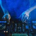 DJ-pult-test-spil-paa-det-bedste-DJ-udstyr