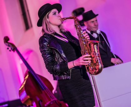 lounge-dj-met saxofoniste kopie 2