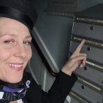 syngende telegram i en opgang